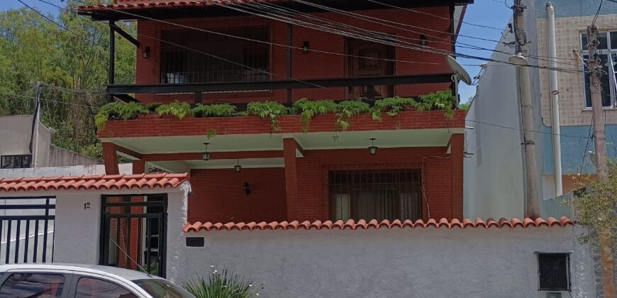 Casa 2 andares 4 quartos – Fonseca