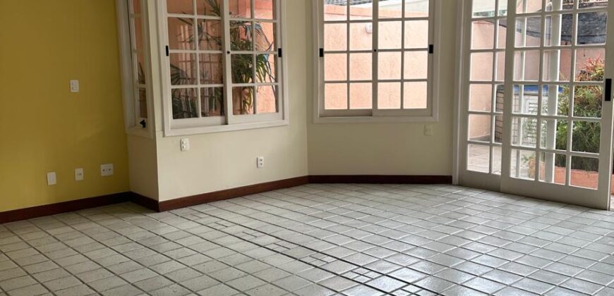 Casa 3 andares 5 quartos – Condominio Ingá – Niteroi