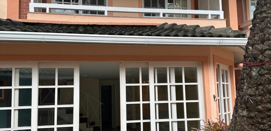 Casa 3 andares 5 quartos – Condominio Ingá – Niteroi