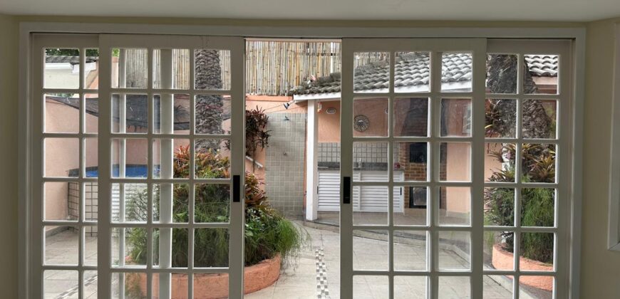Casa 3 andares 5 quartos – Condominio Ingá – Niteroi