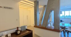 Apartamento Frente Mar no Leme – 110 m² | Vista Deslumbrante da Praia | Reformado