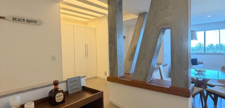 Apartamento Frente Mar no Leme – 110 m² | Vista Deslumbrante da Praia | Reformado