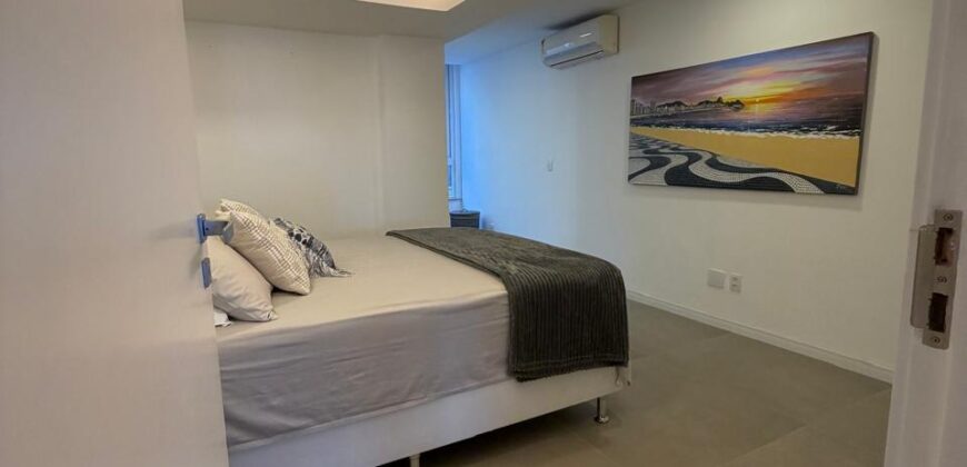 Apartamento Frente Mar no Leme – 110 m² | Vista Deslumbrante da Praia | Reformado