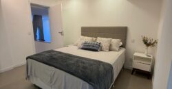 Apartamento Frente Mar no Leme – 110 m² | Vista Deslumbrante da Praia | Reformado