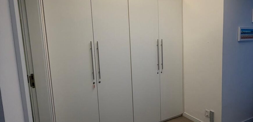 Apartamento Frente Mar no Leme – 110 m² | Vista Deslumbrante da Praia | Reformado