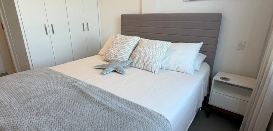 Apartamento Frente Mar no Leme – 110 m² | Vista Deslumbrante da Praia | Reformado