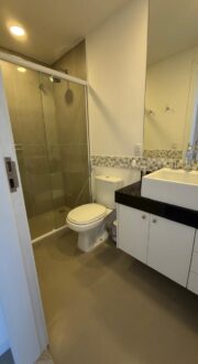 Apartamento Frente Mar no Leme – 110 m² | Vista Deslumbrante da Praia | Reformado