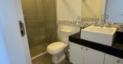 Apartamento Frente Mar no Leme – 110 m² | Vista Deslumbrante da Praia | Reformado