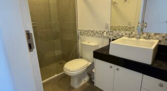 Apartamento Frente Mar no Leme – 110 m² | Vista Deslumbrante da Praia | Reformado