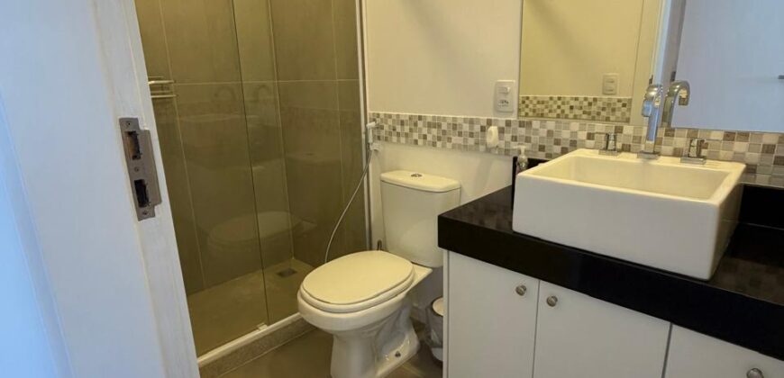Apartamento Frente Mar no Leme – 110 m² | Vista Deslumbrante da Praia | Reformado