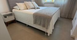Apartamento Frente Mar no Leme – 110 m² | Vista Deslumbrante da Praia | Reformado